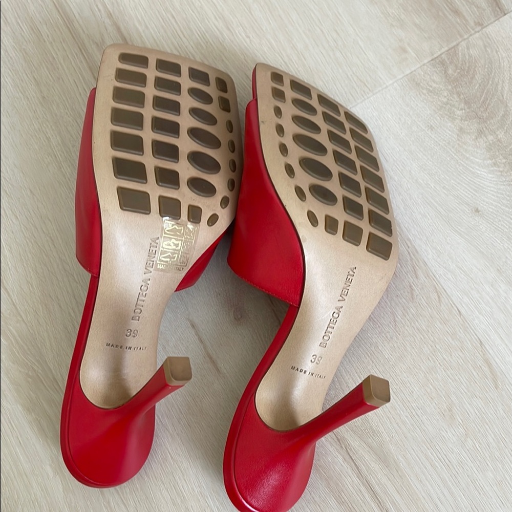 Bottega Veneta Red Leather Women's Mules size 39, new without box - Picture 5 of 9